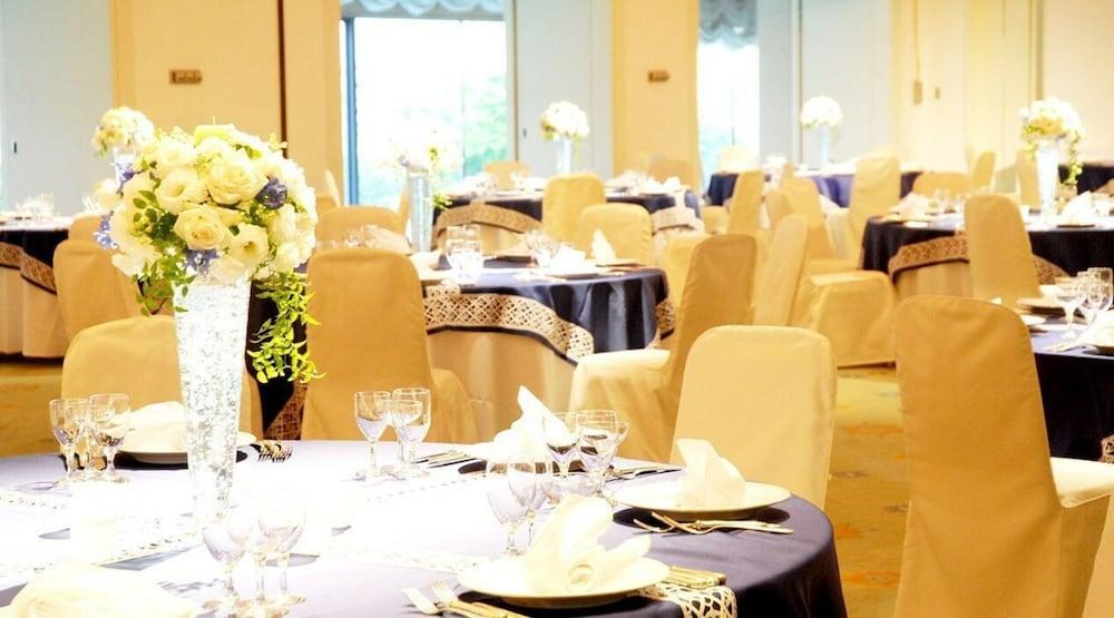 Hotel Hiroshima Garden Palace Екстер'єр фото