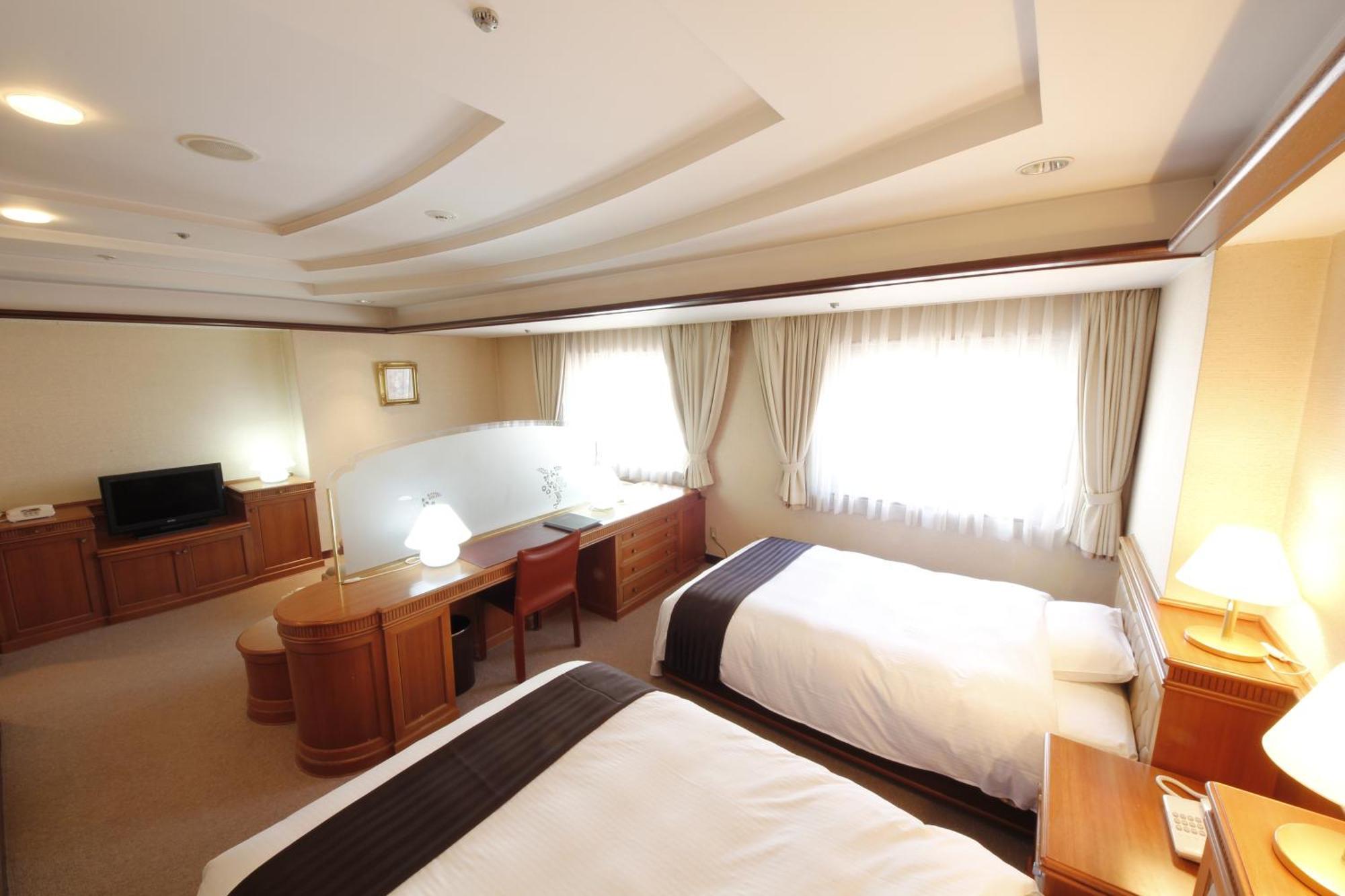 Hotel Hiroshima Garden Palace Екстер'єр фото